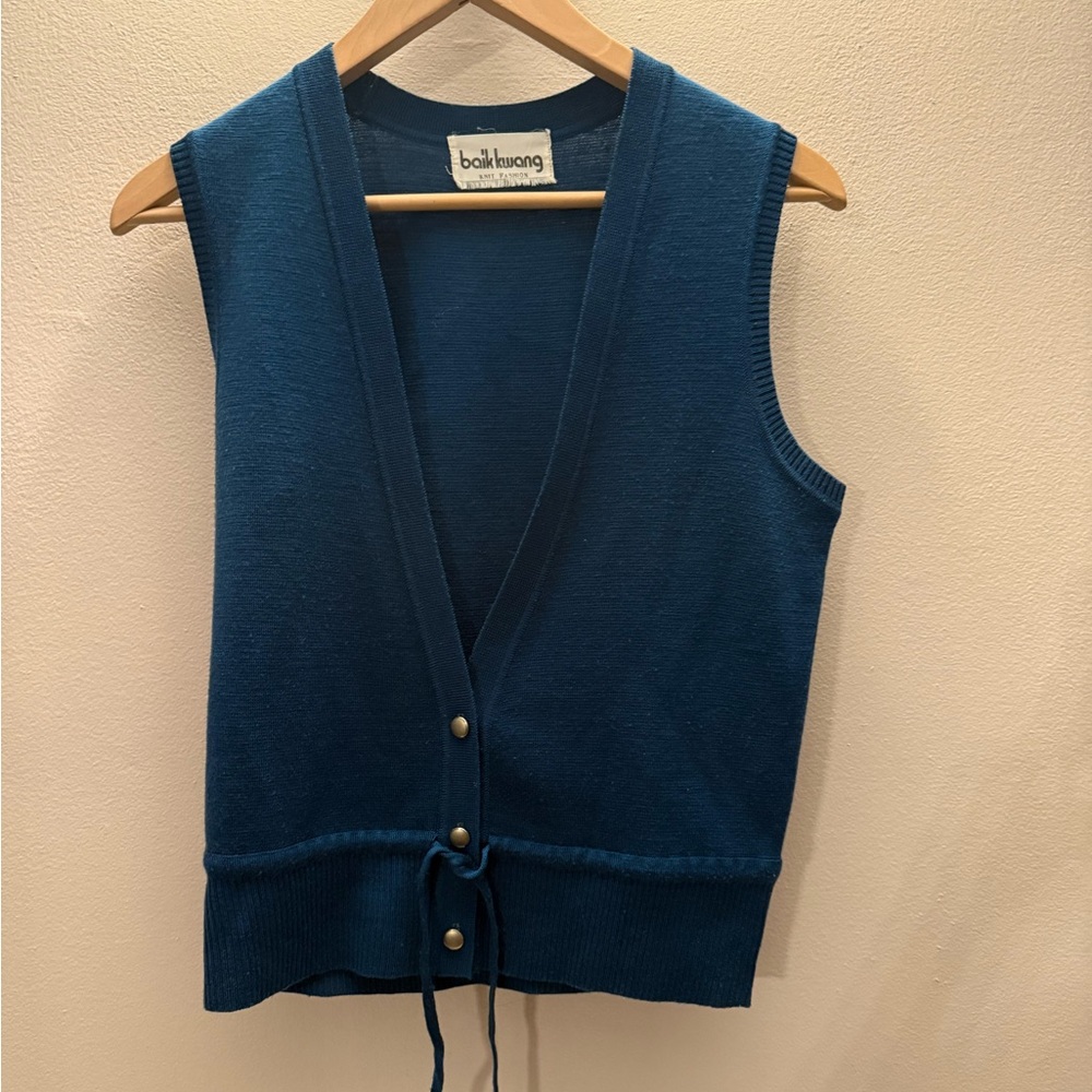 Blue Sleeveless Knit Top small